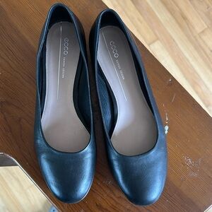 Ecco Black Leather Flats